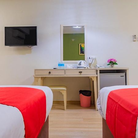 Hotel 101 Permas Jaya Johor Bahru Buitenkant foto
