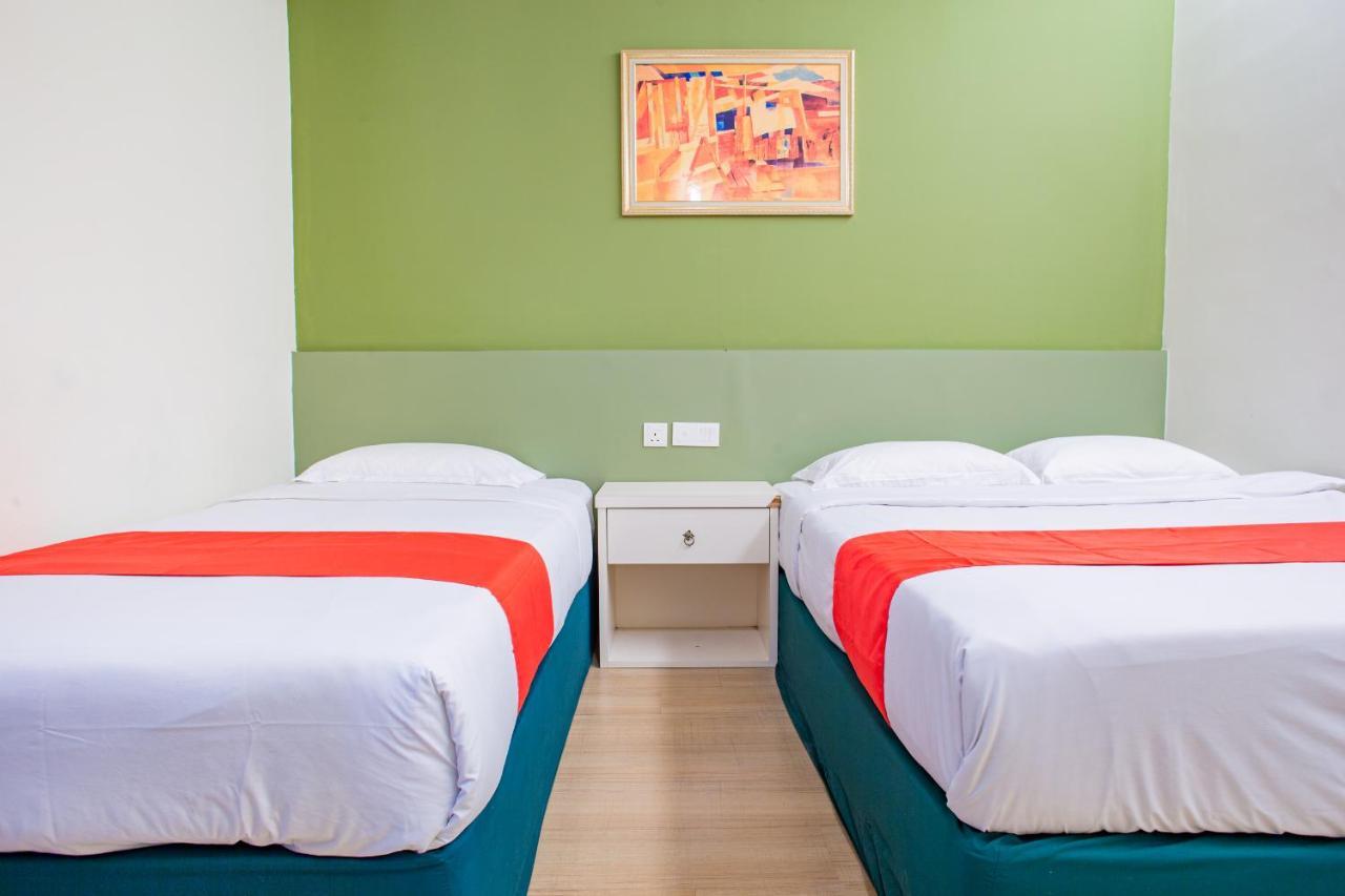 Hotel 101 Permas Jaya Johor Bahru Buitenkant foto